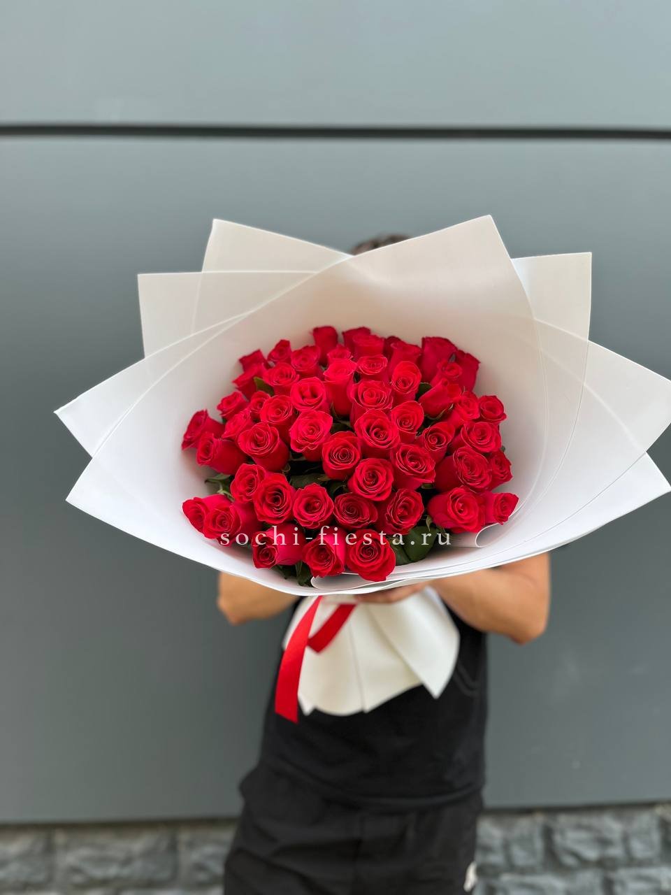 51  красная роза в Ростове-на-Дону