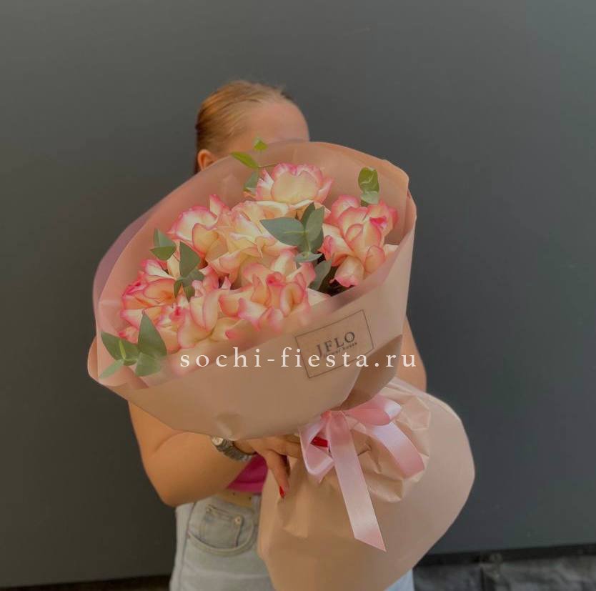 7 французских роз Джумилия в Ростове-на-Дону