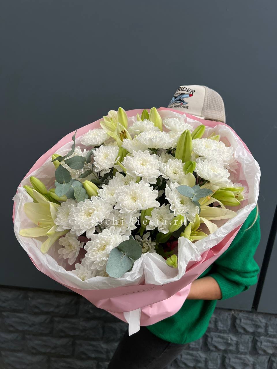  Букет  хризантем и лилии в Ростове-на-Дону