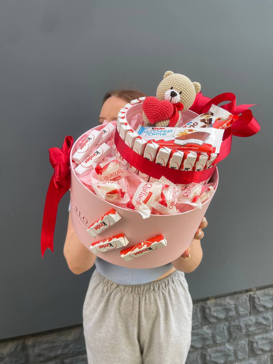 Бокс киндерами и раффаэлло 2 с доставкой в Ростове-на-Дону