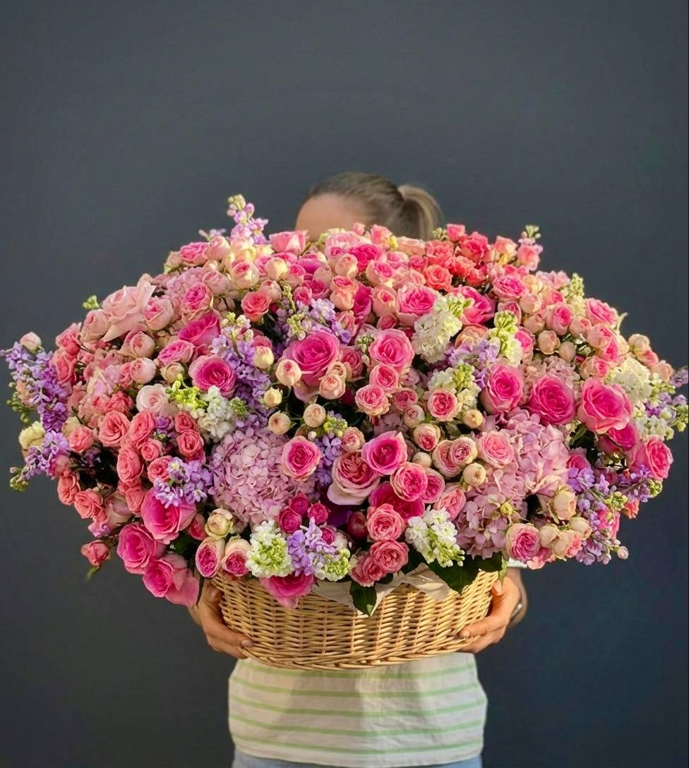 Корзины с цветами — заказать в Ростове-на-Дону