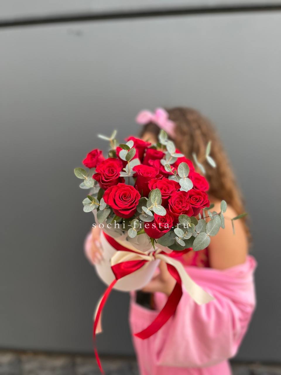 15 Красных роз в боксе №2 в Ростове-на-Дону