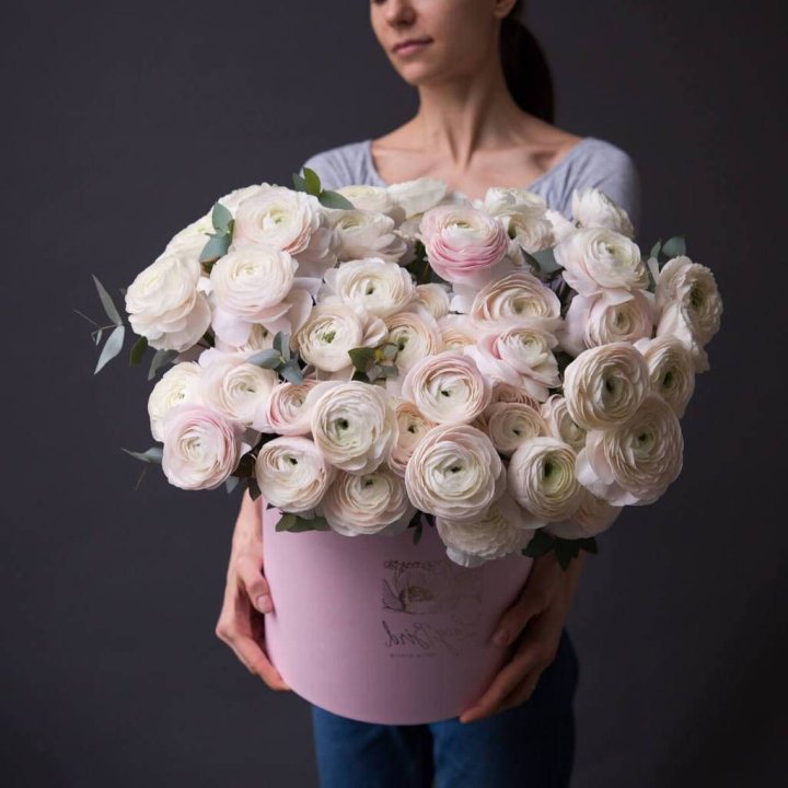 Бокс с ранункулюсами в Ростове-на-Дону