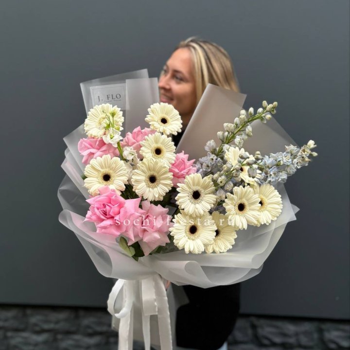 Букет роз и гербер в Ростове-на-Дону