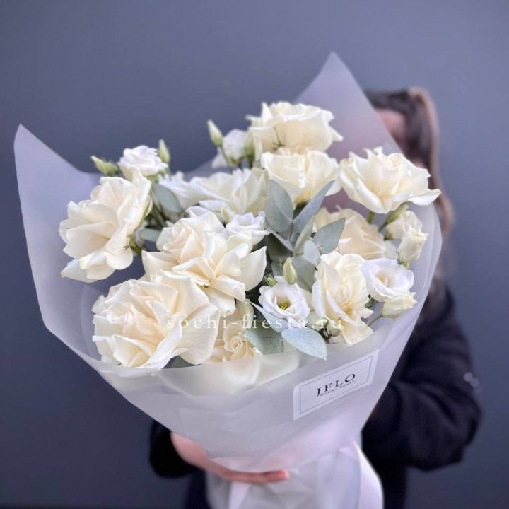 Букет французских роз и эустомы White в Ростове-на-Дону
