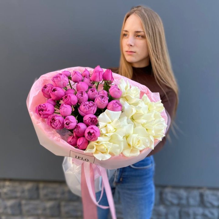 Дуо белых и кустовых роз в Ростове-на-Дону