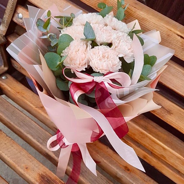 Диантусы с эвкалиптом в Ростове-на-Дону