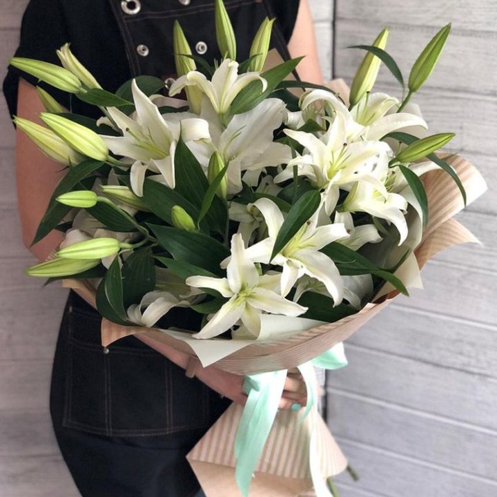 Букет белых лилий в Ростове-на-Дону