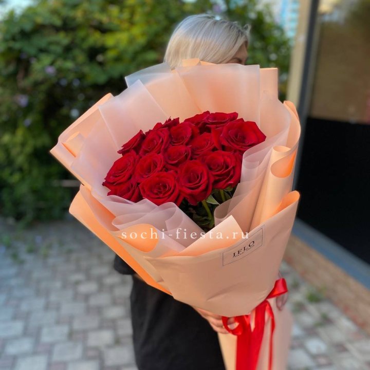15 голландских роз в оформлении в Ростове-на-Дону