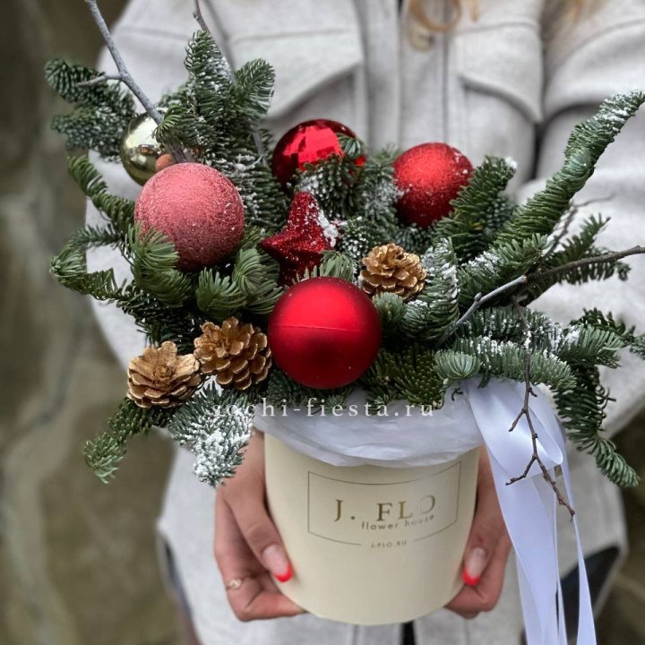 Новогодняя композиция в коробке ред в Ростове-на-Дону