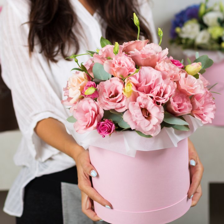 Эустома в шляпной коробке в Ростове-на-Дону