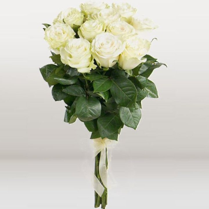 11 белых голландских роз в Ростове-на-Дону