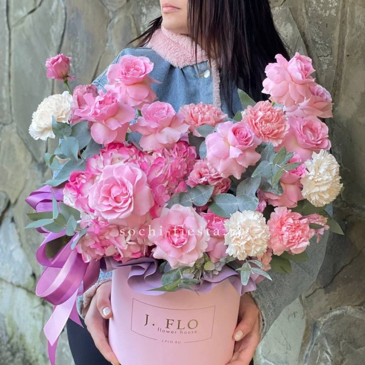 Цветочный бокс Esmiralda с доставкой в Ростове-на-Дону