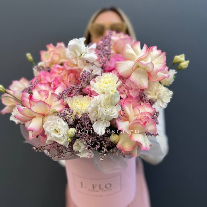 Цветочная композиция "Глория" в боксе в Ростове-на-Дону