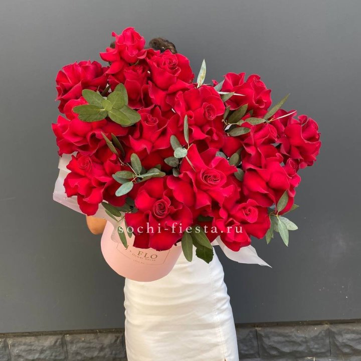 Бокс из 17 французских роз с доставкой в Ростове-на-Дону