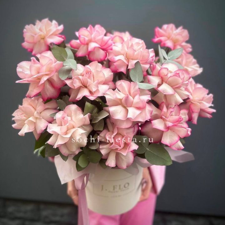 17 Французских  роз Венди в боксе в Ростове-на-Дону