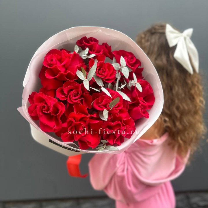 11 Красных французских роз с доставкой в Ростове-на-Дону