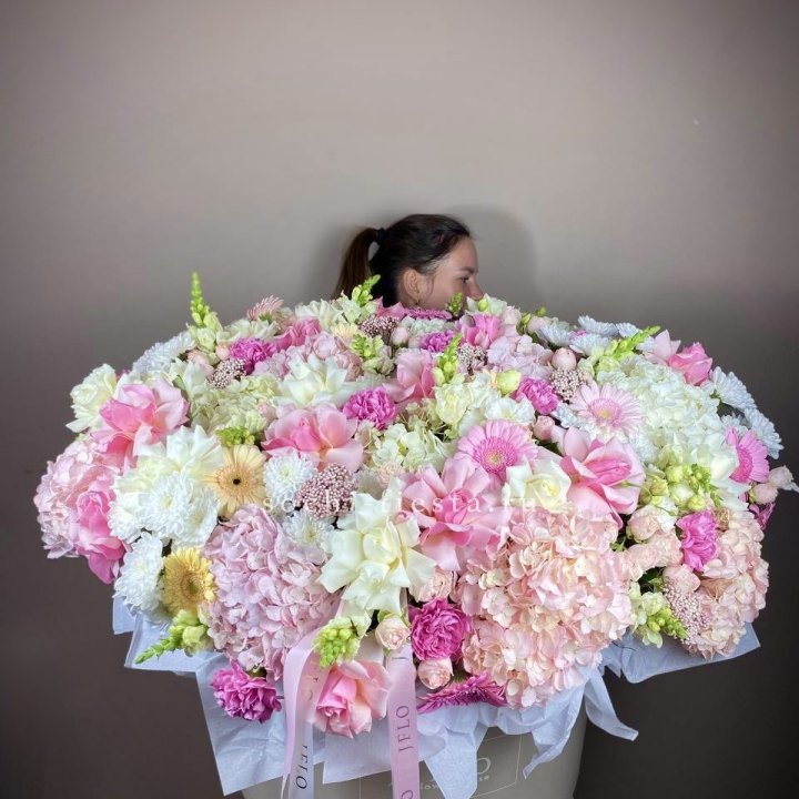 Корзина цветов «Rainbow» в Ростове-на-Дону