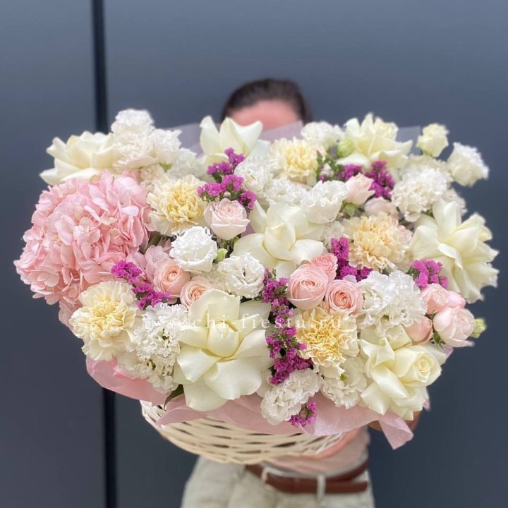 Корзина " Воздушная нежность" в Ростове-на-Дону