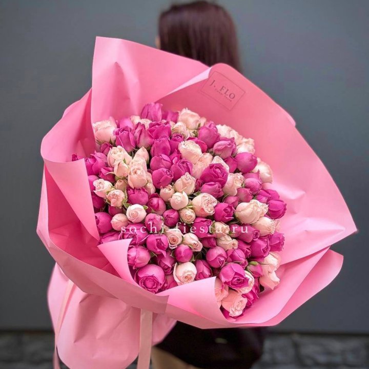 51 кустовая роза  с доставкой в Ростове-на-Дону