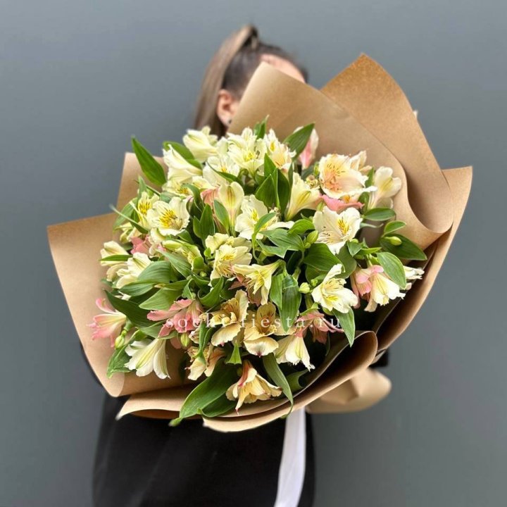 Букет альстромерий в крафте в Ростове-на-Дону