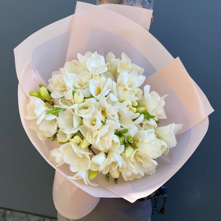Букет белых фрезий  в Ростове-на-Дону