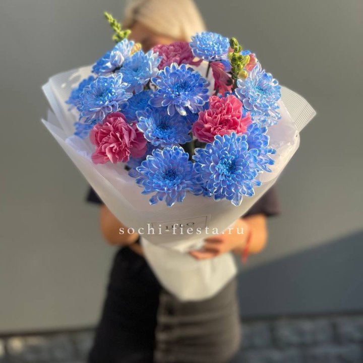 Букет сборный с хризантемой в Ростове-на-Дону