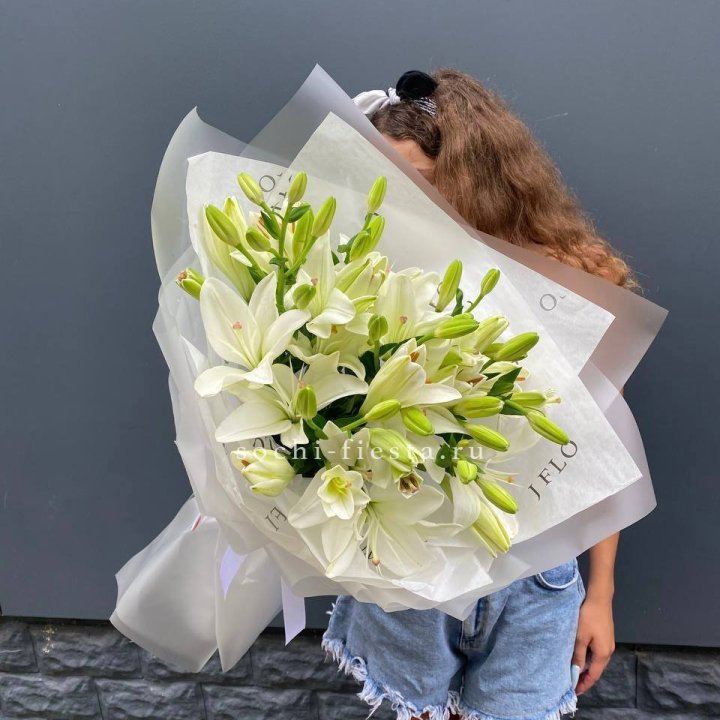 Букет  лилий "Воздушный"  с доставкой в Ростове-на-Дону
