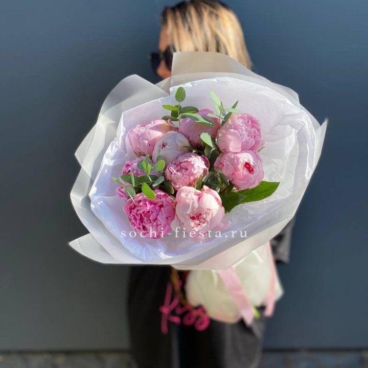 9 пионов с эвкалиптом в Ростове-на-Дону