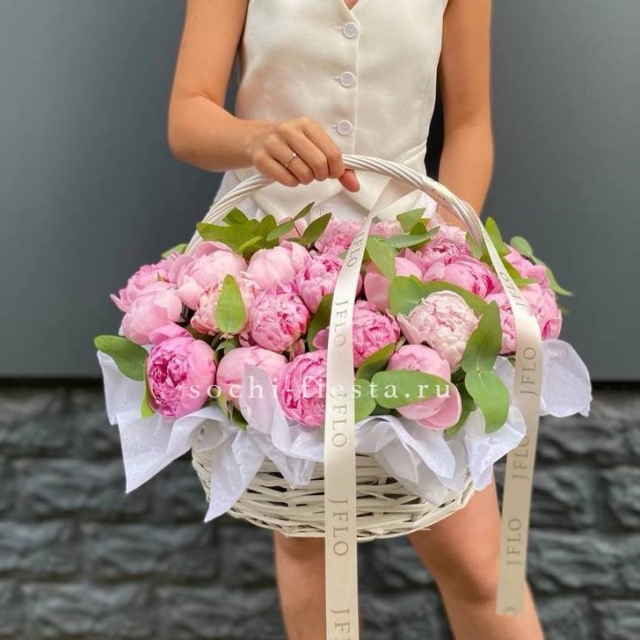 29 пионов в корзине в Ростове-на-Дону