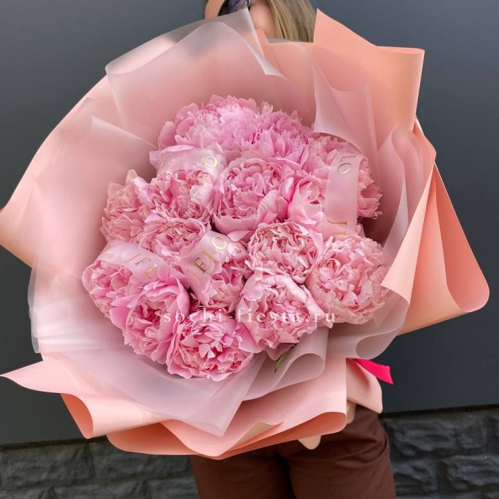 15 пионов "Монинг" в Ростове-на-Дону