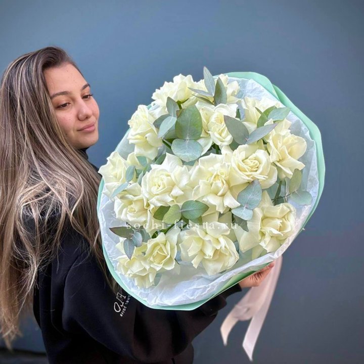 15 Белых французских роз "Ноте бьянка" в Ростове-на-Дону