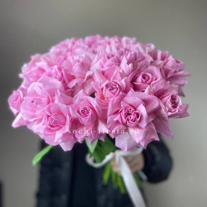 25 розовых французских роз в Ростове-на-Дону