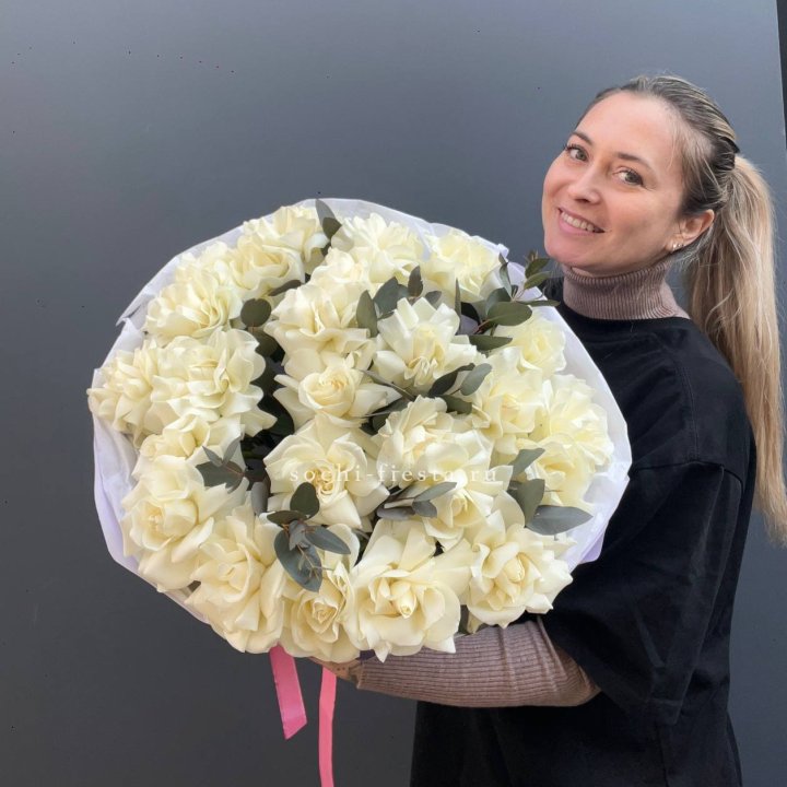 25 Белых французских роз WhiteNice с доставкой в Ростове-на-Дону