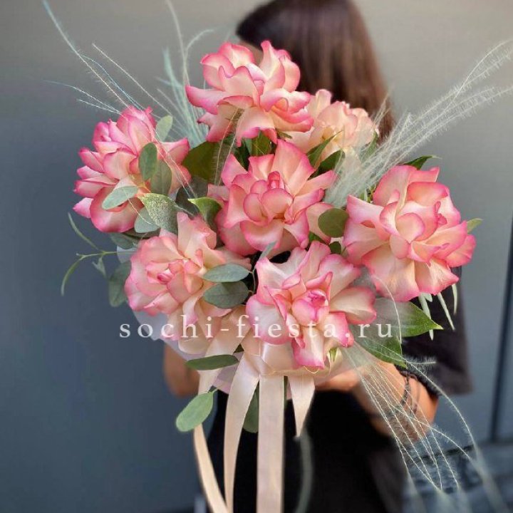 9 Французских роз Джумилия в боксе в Ростове-на-Дону