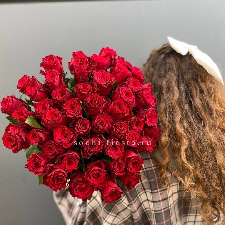 51 красная роза в Ростове-на-Дону