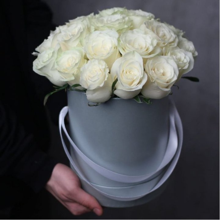 15 белых роз в цилиндре в Ростове-на-Дону