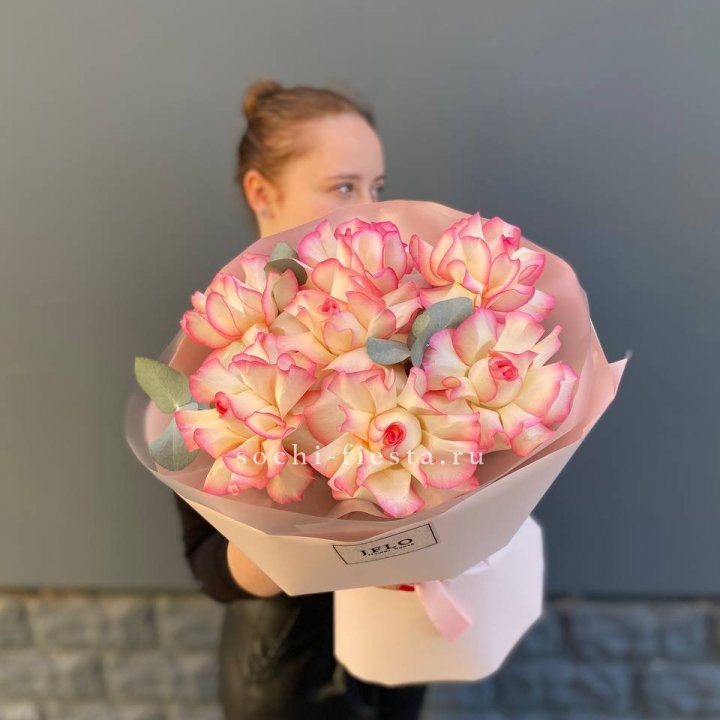 7 французских роз Джумилия с доставкой в Ростове-на-Дону