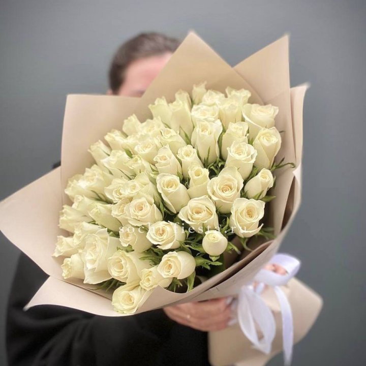 51 белая кенийская роза  с доставкой в Ростове-на-Дону