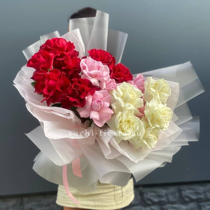 Микс из 17 роз в Ростове-на-Дону
