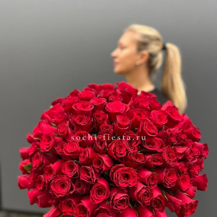 Охапка из 101 красной розы в Ростове-на-Дону