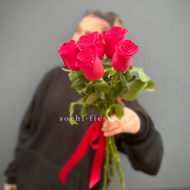 Букет 5 красных роз  в Ростове-на-Дону