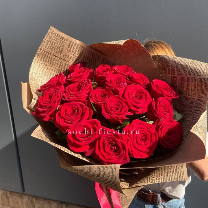 19 красных роз Леди Крафт в Ростове-на-Дону