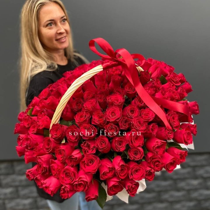 151 красная  роза в корзине в Ростове-на-Дону