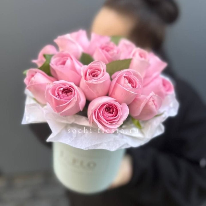 17 розовых роз в цилиндре в Ростове-на-Дону