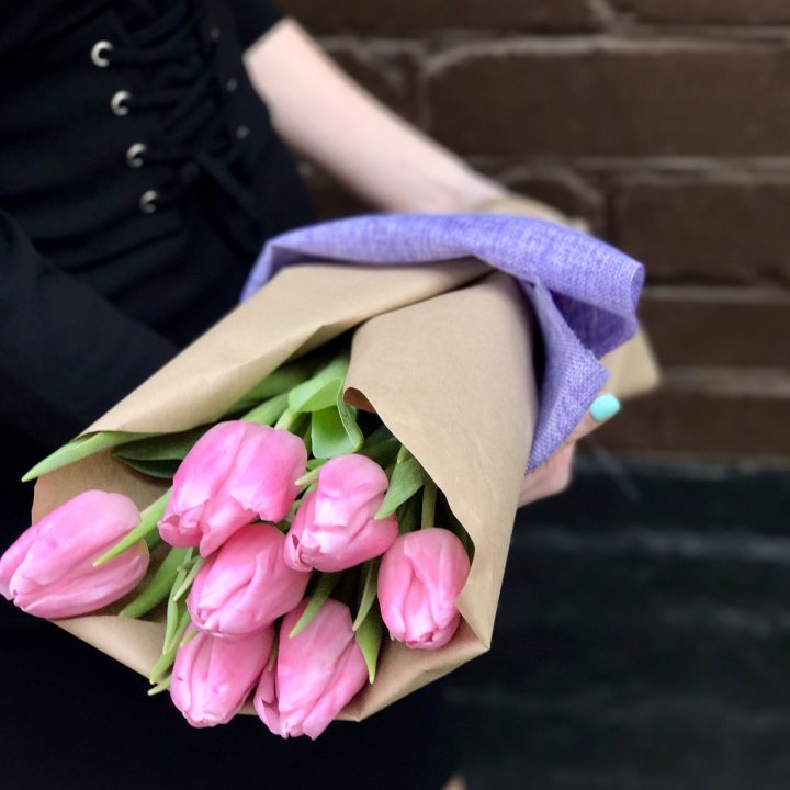 Букет розовых тюльпанов в Ростове-на-Дону